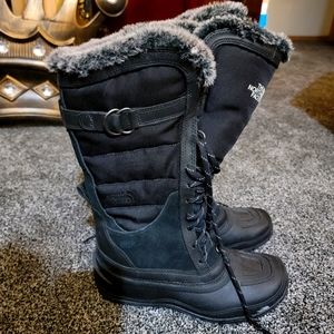 EUC The North Face snow boots